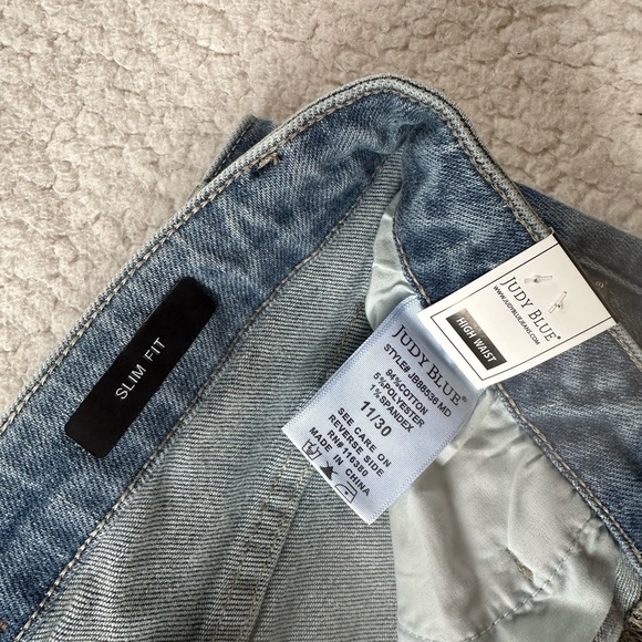 Judy Blue Jeans - Picture 4 of 5